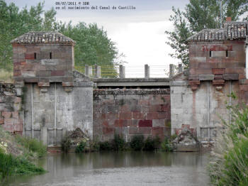 P7088126.JPG (519051 bytes)