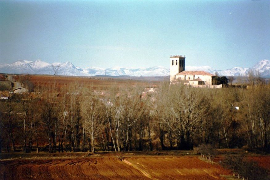 © Magdalena - 2000 /// Iglesia de Sandoval desde Las Sequeras con los Picos de Cervera al fondo