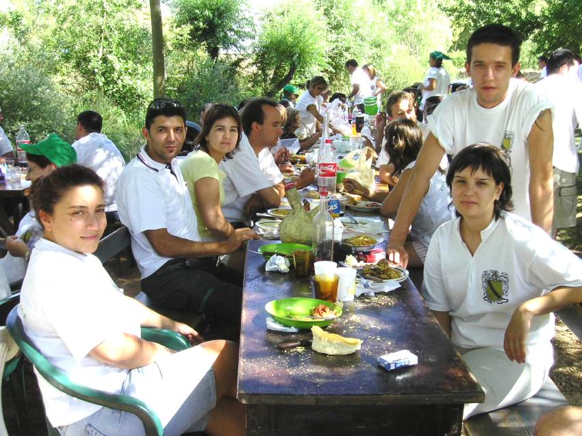 Comida de la Peña Sandovale junto al Odra. 2004.
