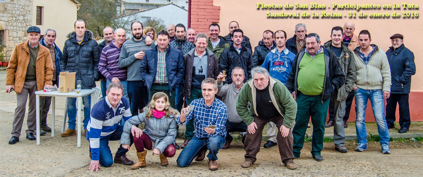 Participantes y aficionados en el juego de la tuta, en San Blas de 2016