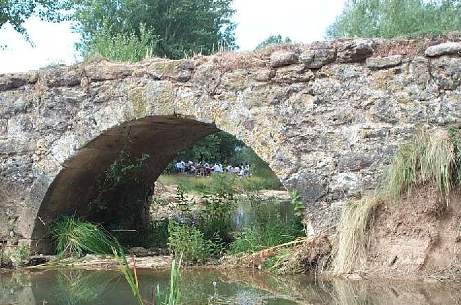 desde_el_puente_1.jpg (78626 bytes)