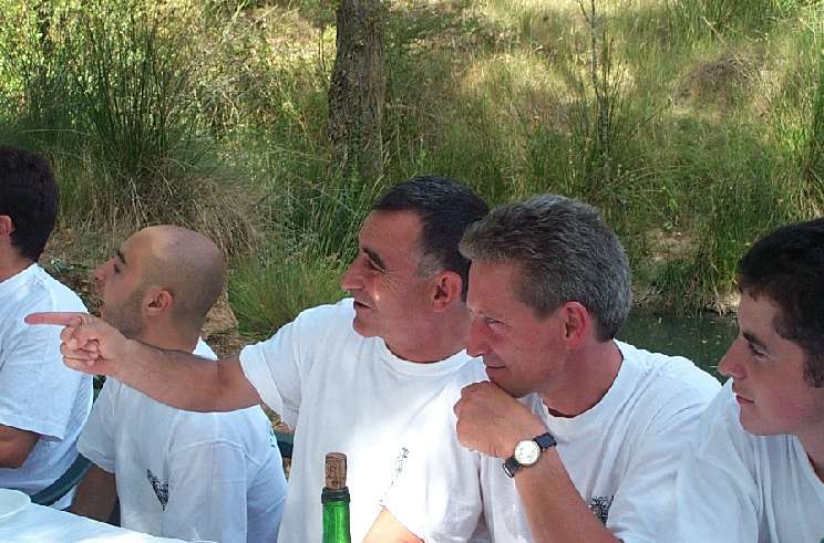 mesa_de_fernando_2.jpg (62669 bytes)