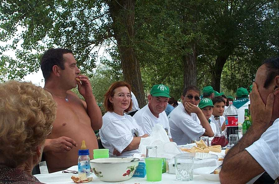 mesa_de_justina.jpg (108322 bytes)