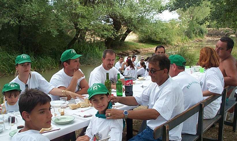 mesa_de_justina_2.jpg (80277 bytes)