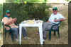 mesa_de_maxi_y_mariano.jpg (83824 bytes)