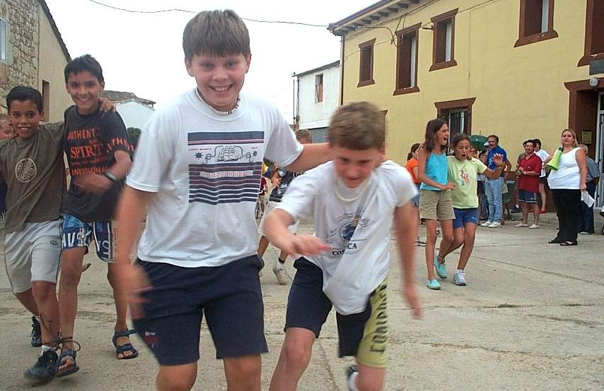 q_dani_y_adrian.jpg (73971 bytes)