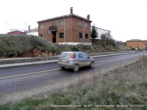 PC203913.JPG (319168 bytes)