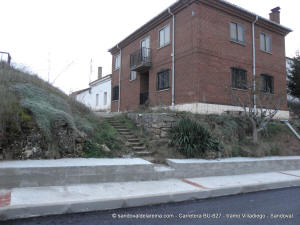 PC123756.JPG (420556 bytes)
