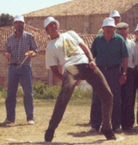 El ganador del año 2000: Jan Erik Kikker, de Holanda., con un tiro de 6,90 metros