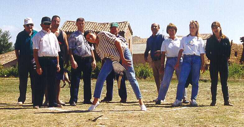 La ganadora. Obsérvese la sombra de la azada en el suelo.